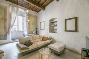 Historical stone house, in the amazing centre of Florence!